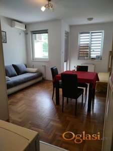 Garsonjera blizu Satelitske pijace